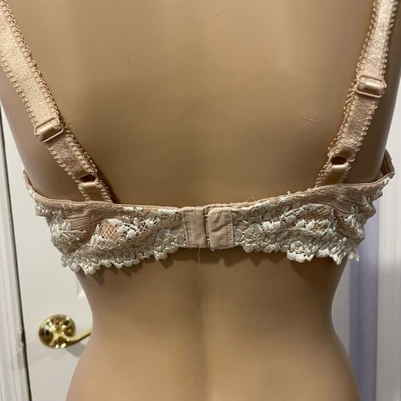 Wacoal 38D bra, champagne beige with lace trim and straps - Picture 2 of 6